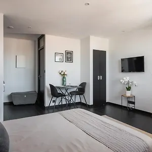 Appartement Black & White A 10 Mins A Pieds De La Gare Pour Geneve, Annemasse